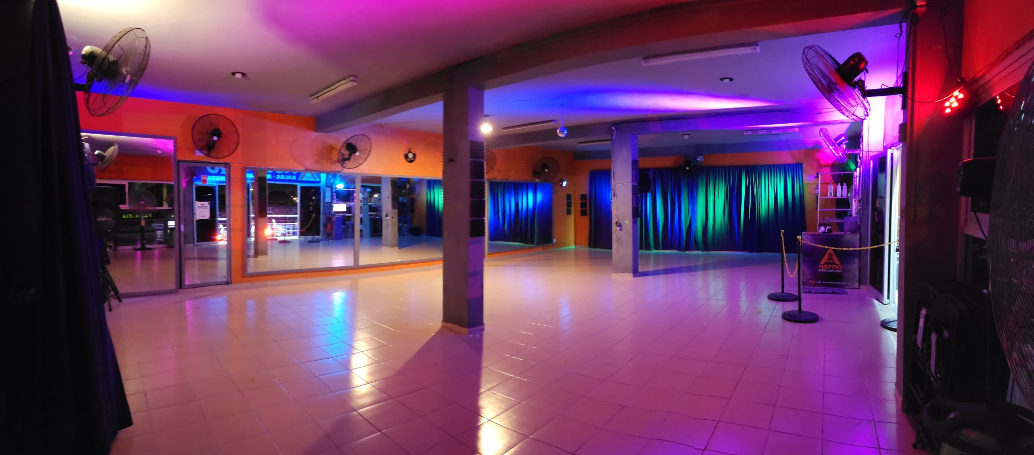 Salón ASTRO Salsa y Bachata en Mérida